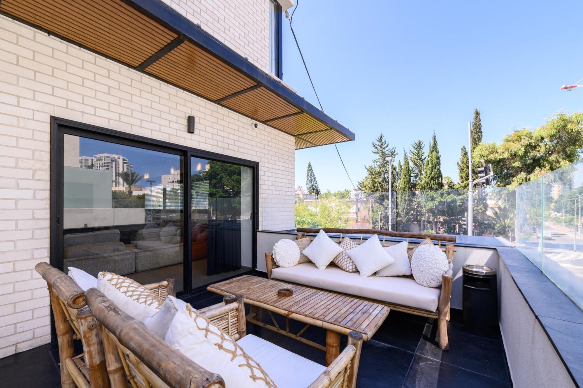 Rokah Luxury Villa At Ramat Hahayal テル・アビブ エクステリア 写真