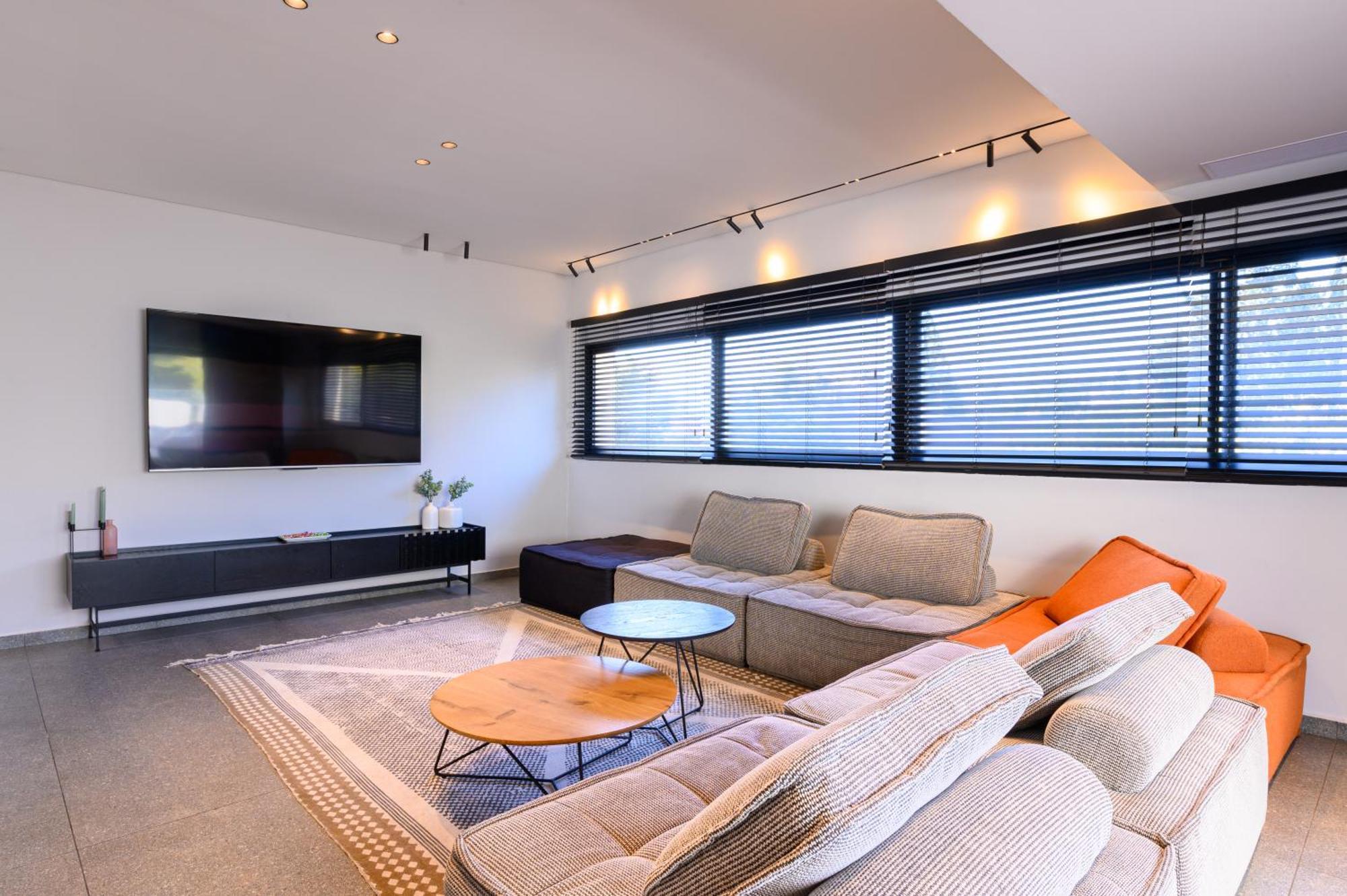 Rokah Luxury Villa At Ramat Hahayal テル・アビブ エクステリア 写真